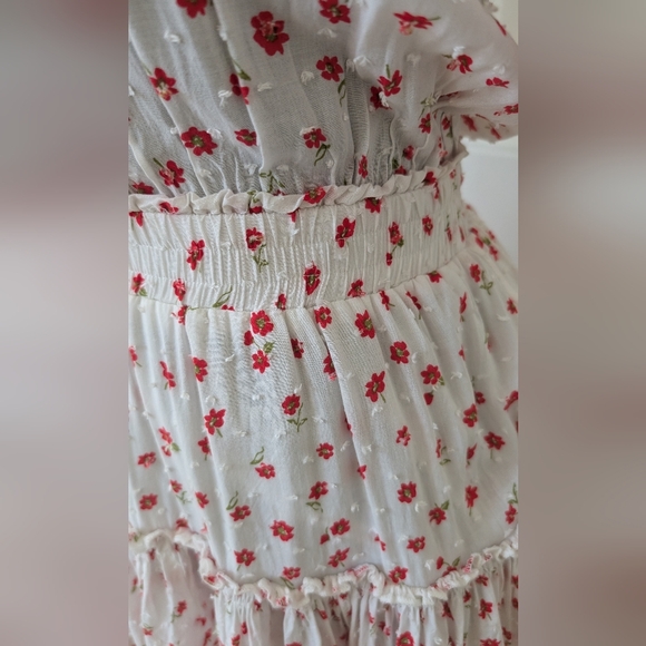 Skylar + Madison White Dress with Red Floral Pattern Size Small - Picture 9 of 10